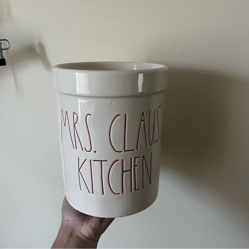 Rae Dunn Mrs. Claus’s Kitchen Utensil Holder
RARE